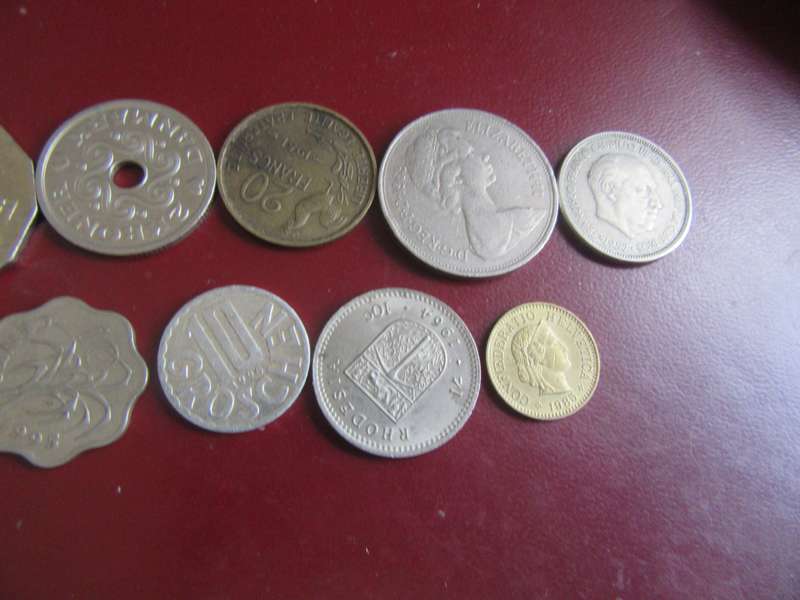 GOOD START FOR THE BEGINNR - 10 INTERNATIONAL COINS - AS PER SCAN - CO25
