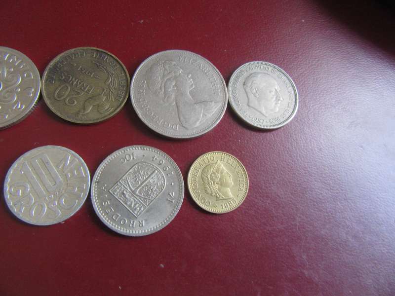 GOOD START FOR THE BEGINNR - 10 INTERNATIONAL COINS - AS PER SCAN - CO25
