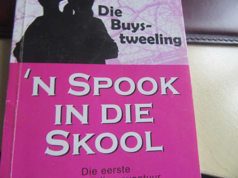DIE BUYS- TWEELING - 'N SPOOK IN DIESKOOL - ANNA EMM - MD