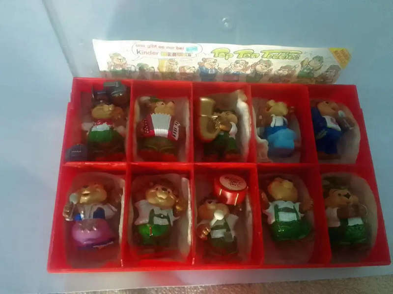 FERRERO KINDER SURPRISE TOP TEN TEDDIES OKTOBERFEST SET OF 12 FIGURINES,AS NEW