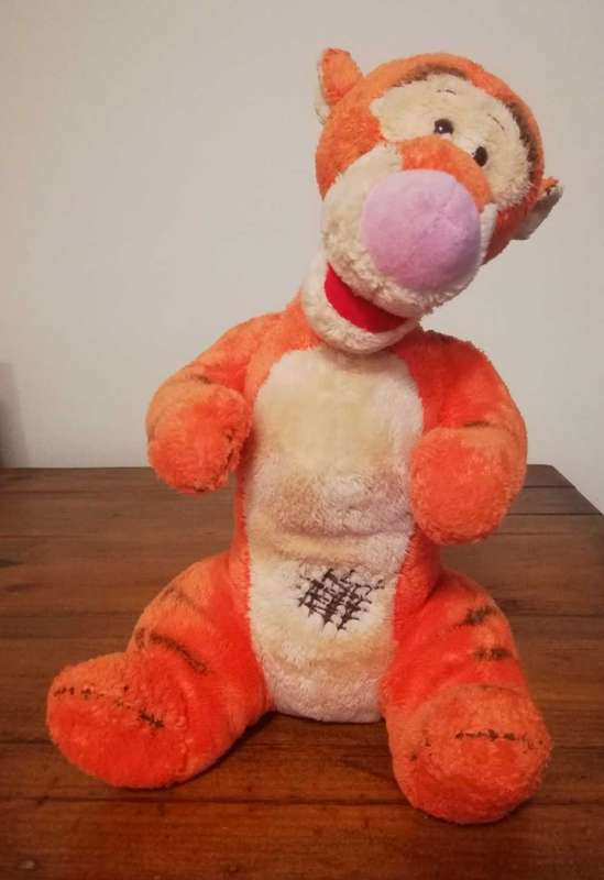 Plush Tigger. Stuffed Animal toy by Disney! 28cm.