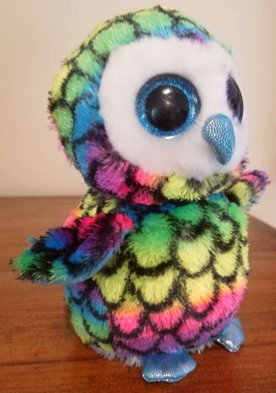 TY Beanie Boo. Aria the Rainbow Owl with Blue Glitter Eyes! 18cm.