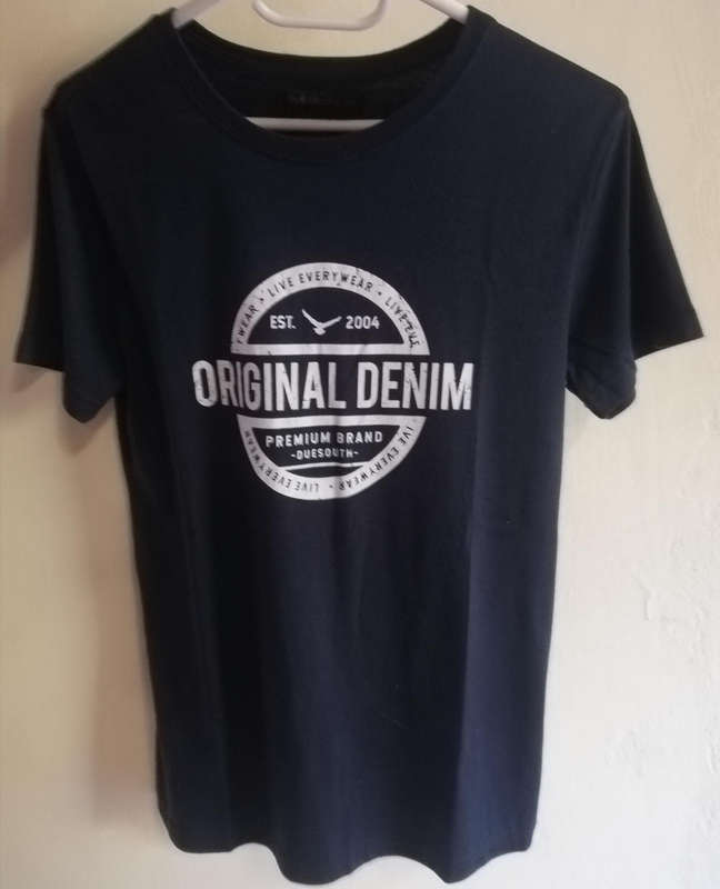 Original Denim Live Everywhere T-Shirt. Premium Brand Due South. Navy XS-Size.