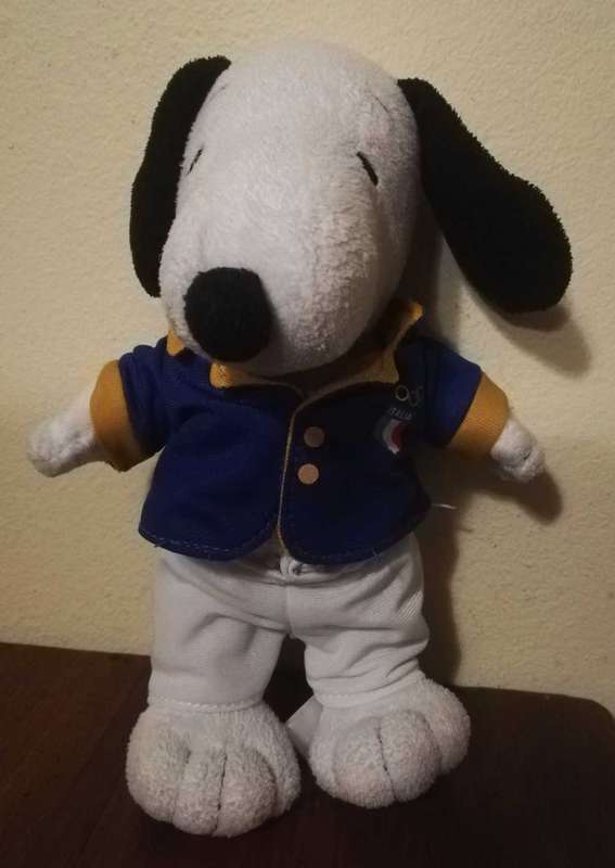 Cutest Italian Snoopy with a blue and white Italia outfit. 23cm.