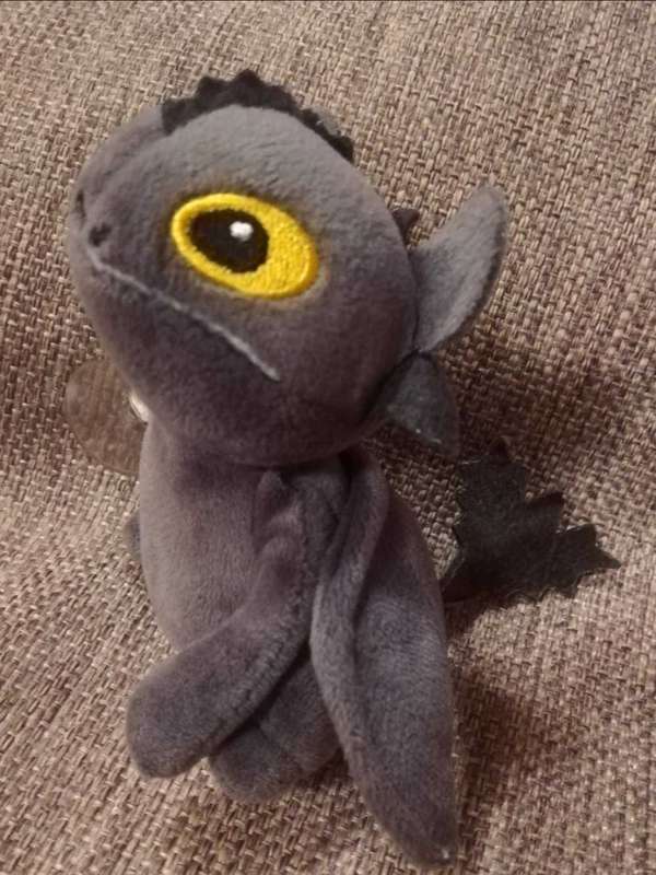 Toothless From How To Train Your Dragon. Soft, Grey Plush Toy. 13cm.