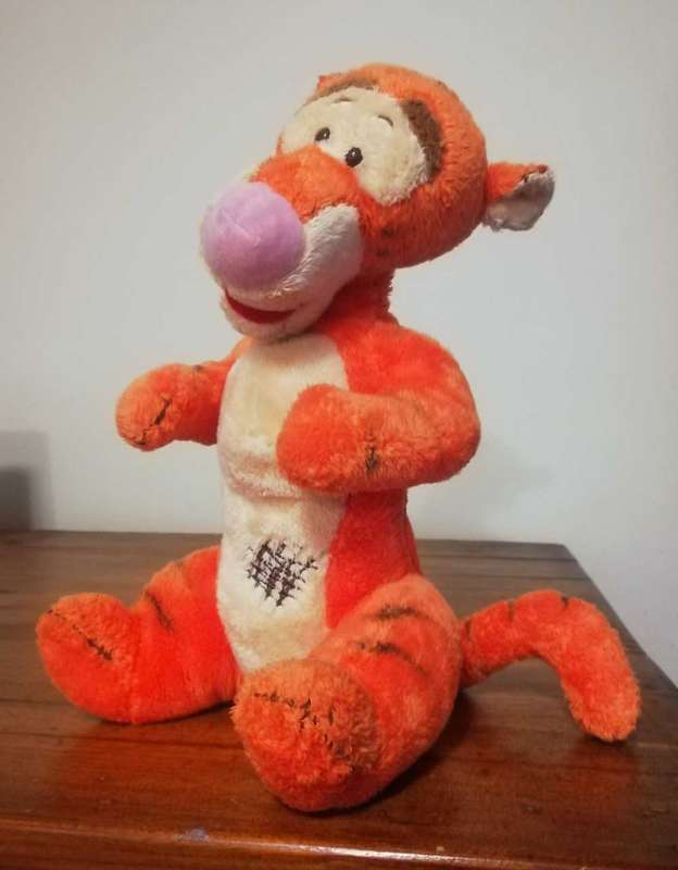 Plush Tigger. Stuffed Animal toy by Disney! 28cm.