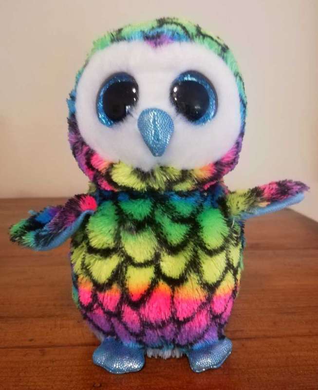 TY Beanie Boo. Aria the Rainbow Owl with Blue Glitter Eyes! 18cm.