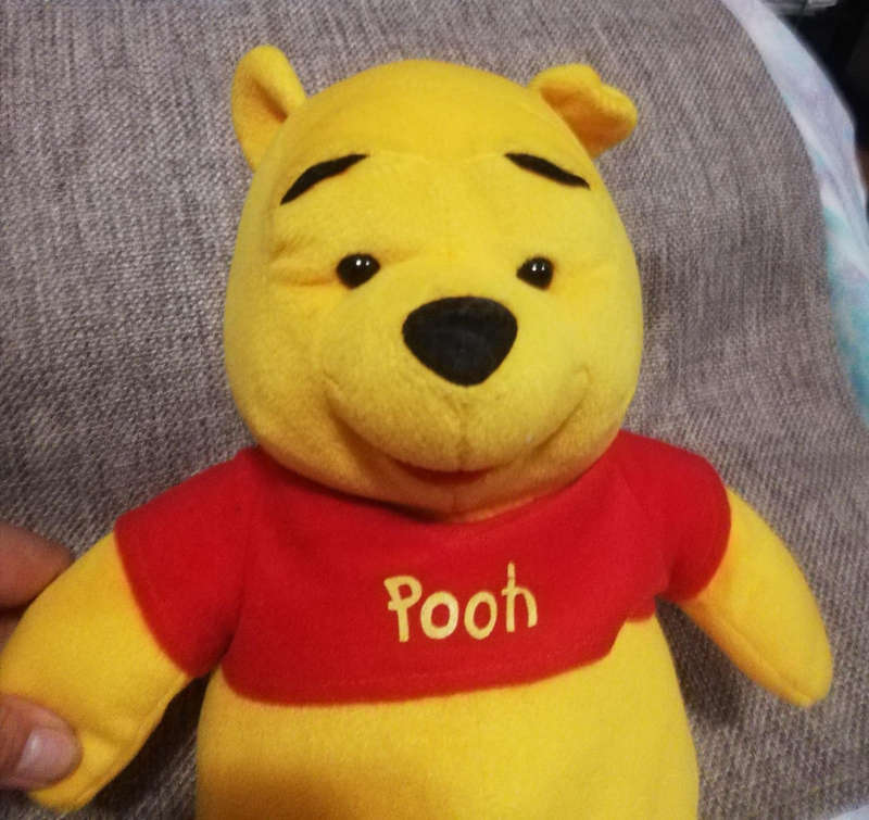 Winnie the Pooh. Beautiful, plush giggling Pooh Bear. Batteries not inclusive. 28cm.