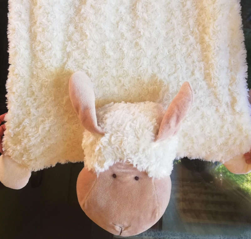 Beautiful, Baby Sheep Blanket/Comforter. Super Soft! 70cm x 50cm.