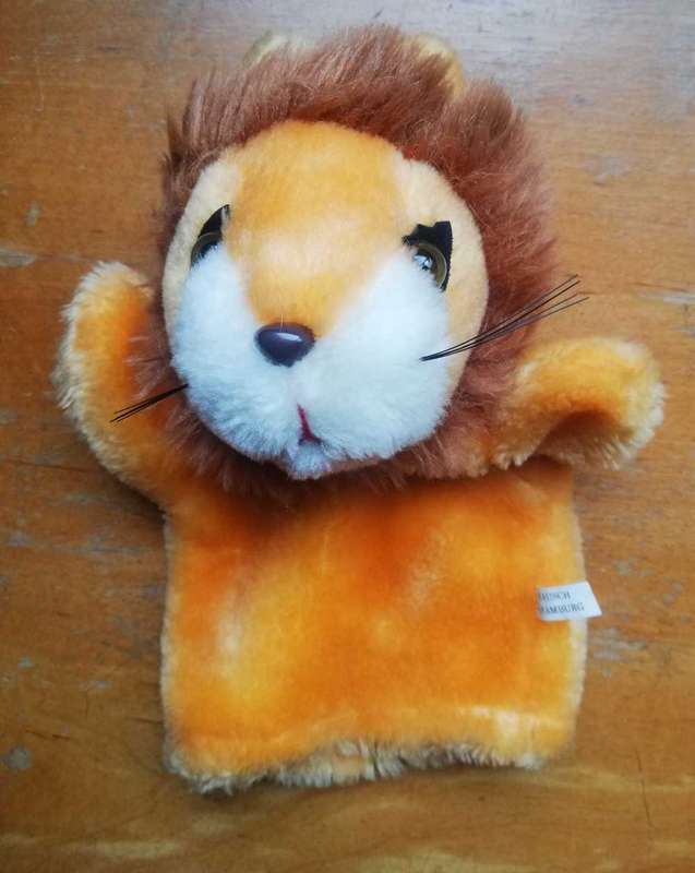 Lucky the Lion. A cute Hand Puppet. 25cm.