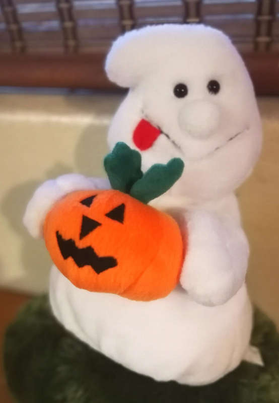 Fatso a little fat Ghost with a Halloween Pumpkin and little Pouch on back. Are you scared? 23cm.