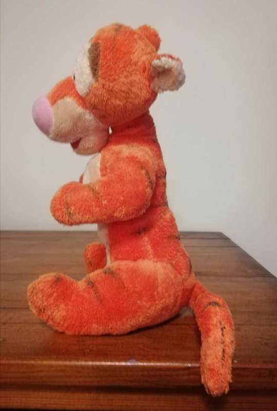 Plush Tigger. Stuffed Animal toy by Disney! 28cm.