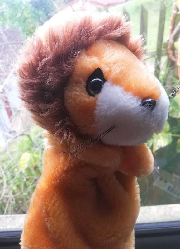 Lucky the Lion. A cute Hand Puppet. 25cm.