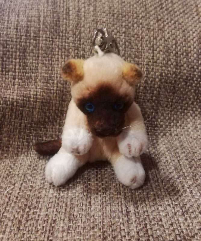 Ming the Beautiful Siamese Cat. Rare Keyholder! 9cm.