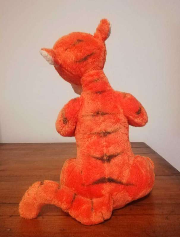 Plush Tigger. Stuffed Animal toy by Disney! 28cm.