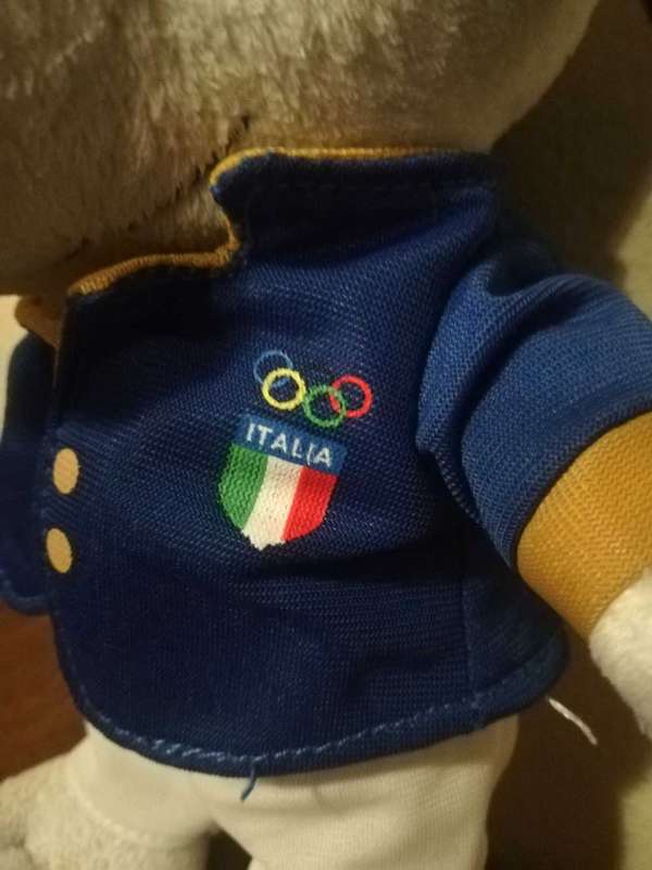 Cutest Italian Snoopy with a blue and white Italia outfit. 23cm.