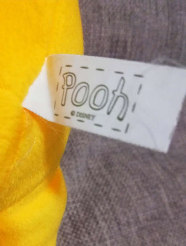 Winnie the Pooh. Beautiful, plush giggling Pooh Bear. Batteries not inclusive. 28cm.