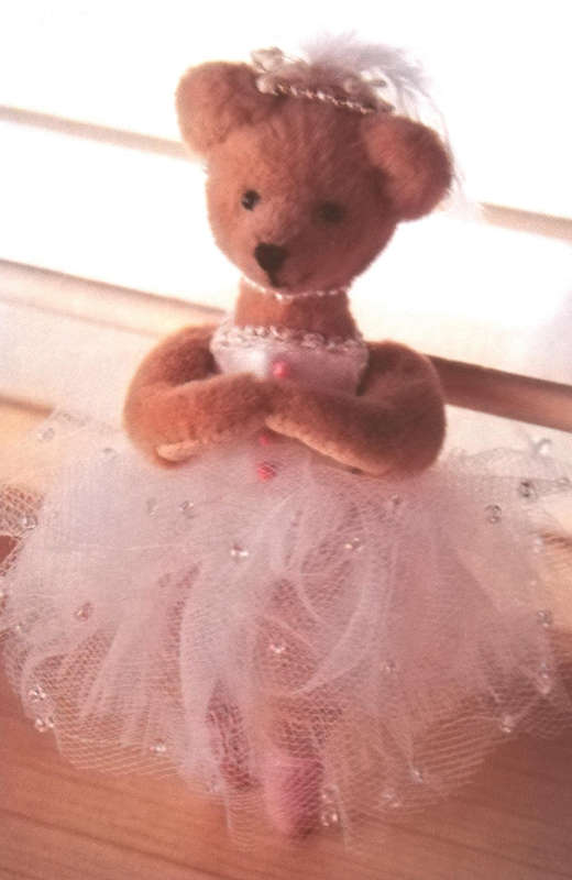Miniature Teddy Bear Collection by Julie K Owen: Featuring Eight Original Bear Patterns. Soft Cover.