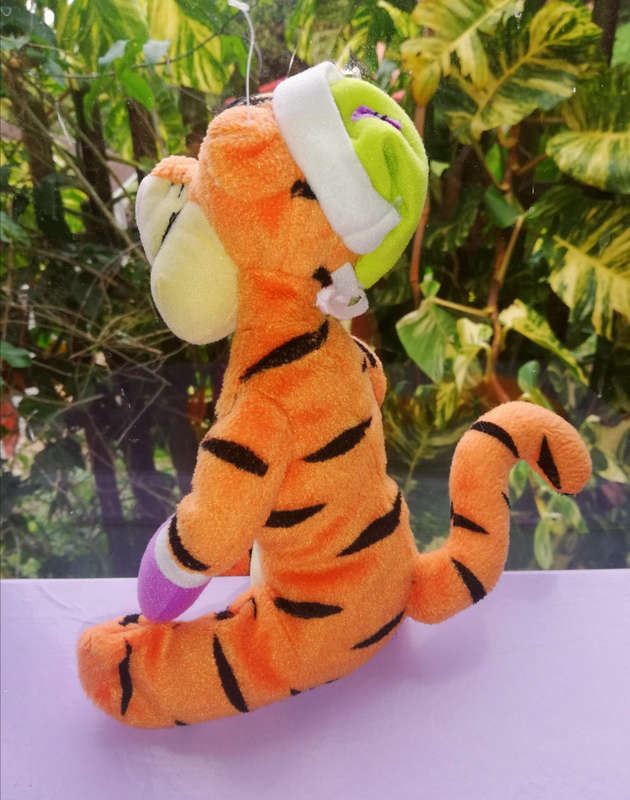 Disney's Tigger with Funky Hat and Purple Mittens! 17cm. Cheap price!