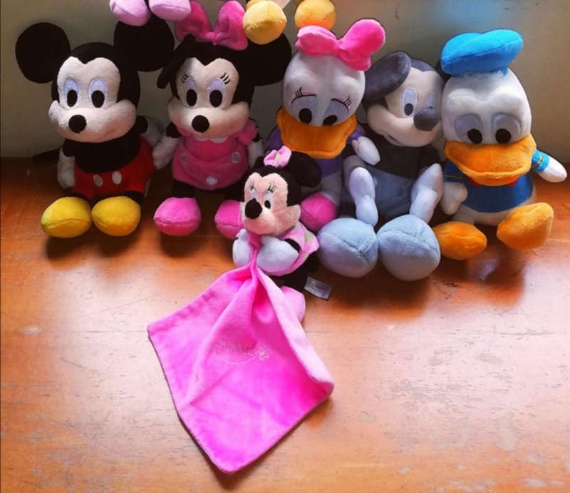 9x Disney plush Mickey's and Minnies, a Donald and a Pluto too! A Happy Family at a Great Price!