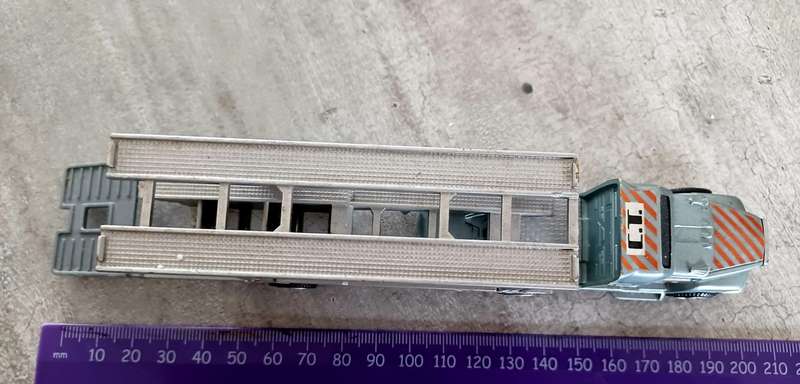 Model - Truck (Freightliner?) and Car transport trailer - Plastic Scale 1.87 - Made China (MOD011)