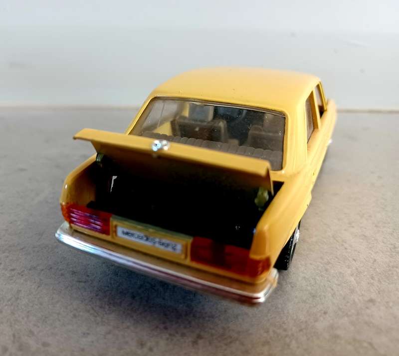 Model - Mercedes Benz 200d (CURSOR MODEL 576) - Made in Germany  (MOD010)