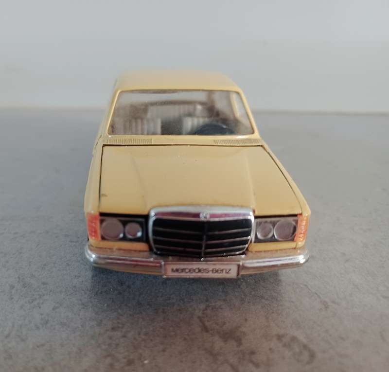 Model - Mercedes Benz 200d (CURSOR MODEL 576) - Made in Germany  (MOD010)