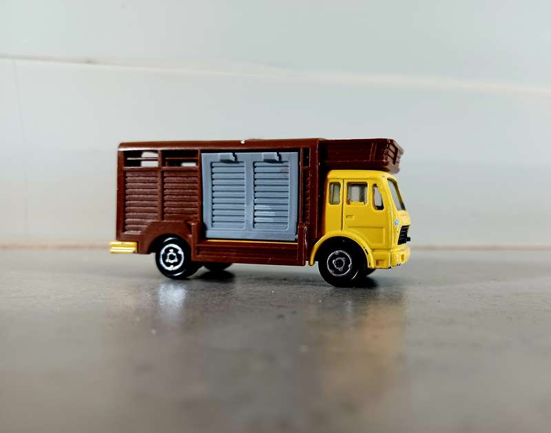 MODEL : Mercedes Horse Truck BRAND:  MAJORE (MOD066)