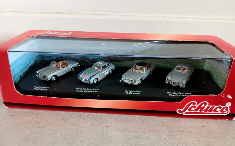 MODEL in Box Mercedes models  1 x 280 SL Pagoda 1 x 300SL Carrera Panameri 1 x 560 SL 1 x 300SL 