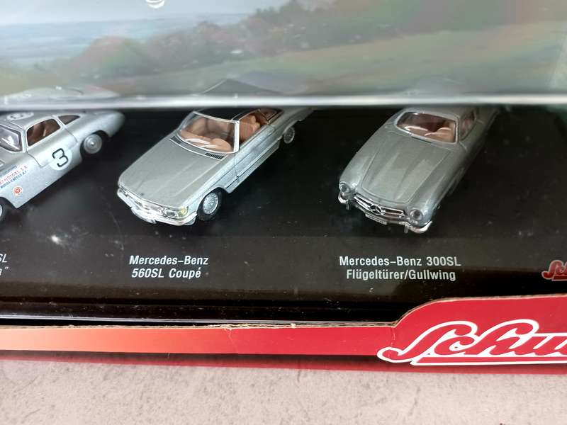 MODEL in Box Mercedes models  1 x 280 SL Pagoda 1 x 300SL Carrera Panameri 1 x 560 SL 1 x 300SL 