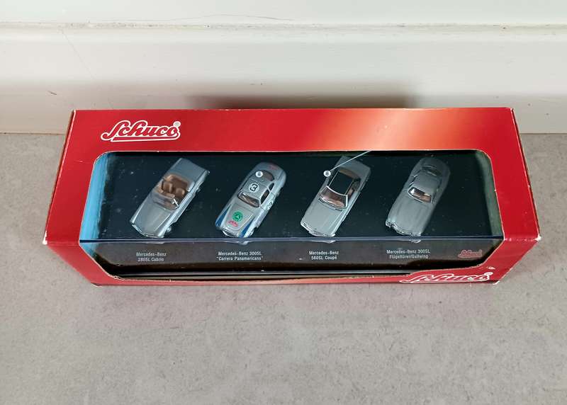 MODEL in Box Mercedes models  1 x 280 SL Pagoda 1 x 300SL Carrera Panameri 1 x 560 SL 1 x 300SL 