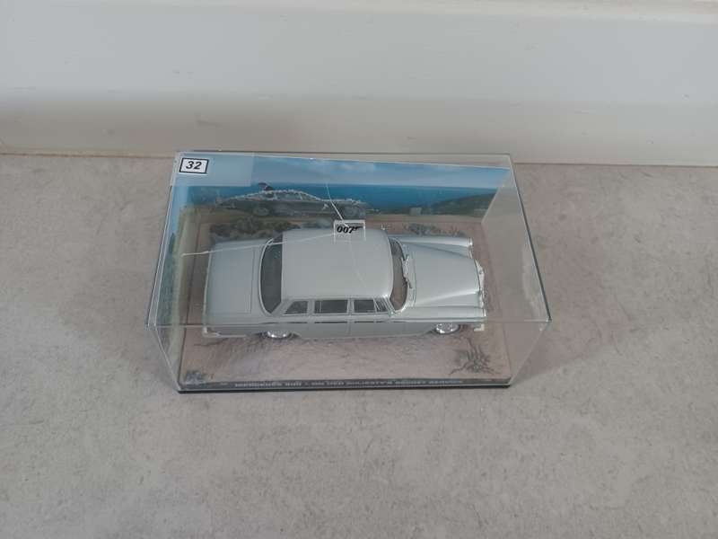 MODEL : Mercedes 600 On her Majestys Secret Service James Bond (MOD044)