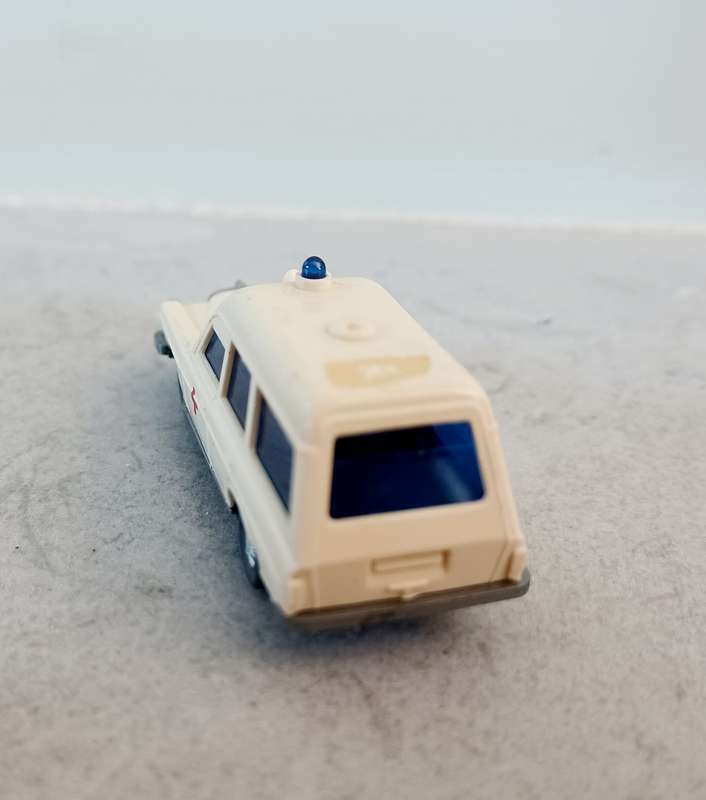 Wiking MODEL:  Mercedes 200 Ambulance