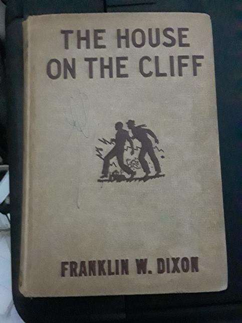 The house on the cliff - Franklyn W Dixon - Hardy Boys Mystery - Grosset & Dunlop edition