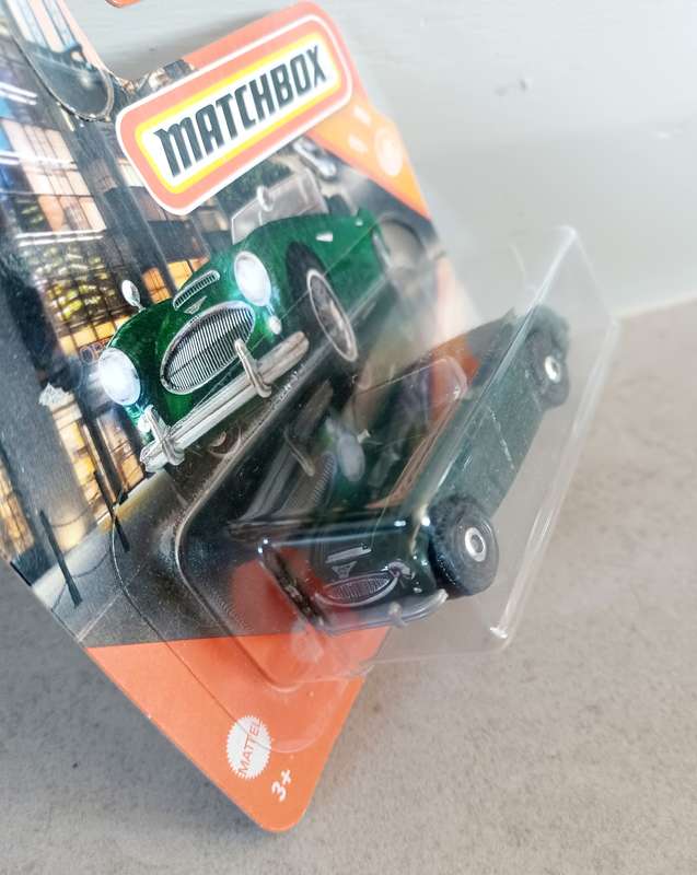 1963 Austin Healey Roadster (MB1083) SCALE:   1:64 (MOD070
