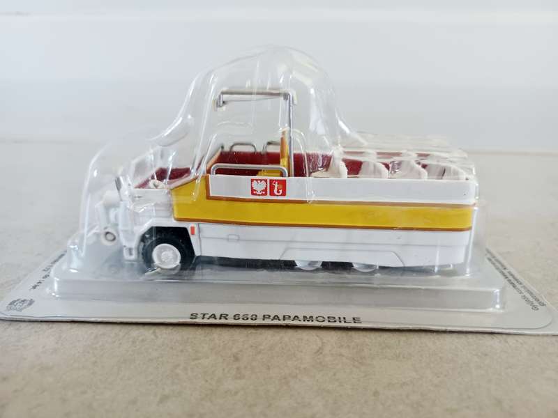 MODEL:  Papamobile Poland - Rare model, not easy to find ! (IXO) (MOD003)
