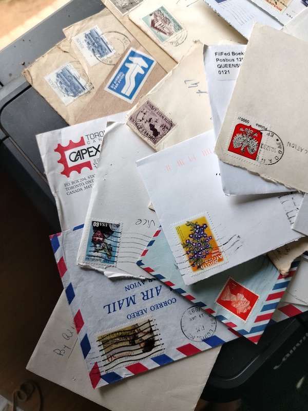 Lot of 100 Envelopes with stamps - RSA Africa - Europe - ETc (ENV057)