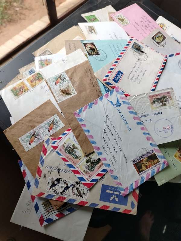Lot of 100 Envelopes with stamps - RSA Africa - Europe - ETc (ENV057)