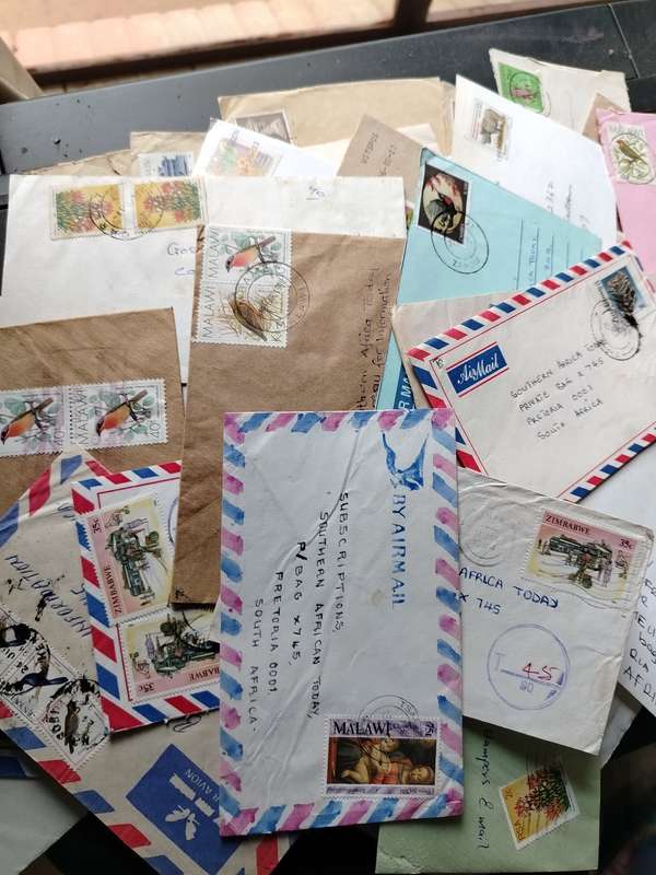 Lot of 100 Envelopes with stamps - RSA Africa - Europe - ETc (ENV057)