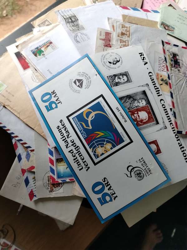 Lot of 100 Envelopes with stamps - RSA Africa - Europe - ETc (ENV057)