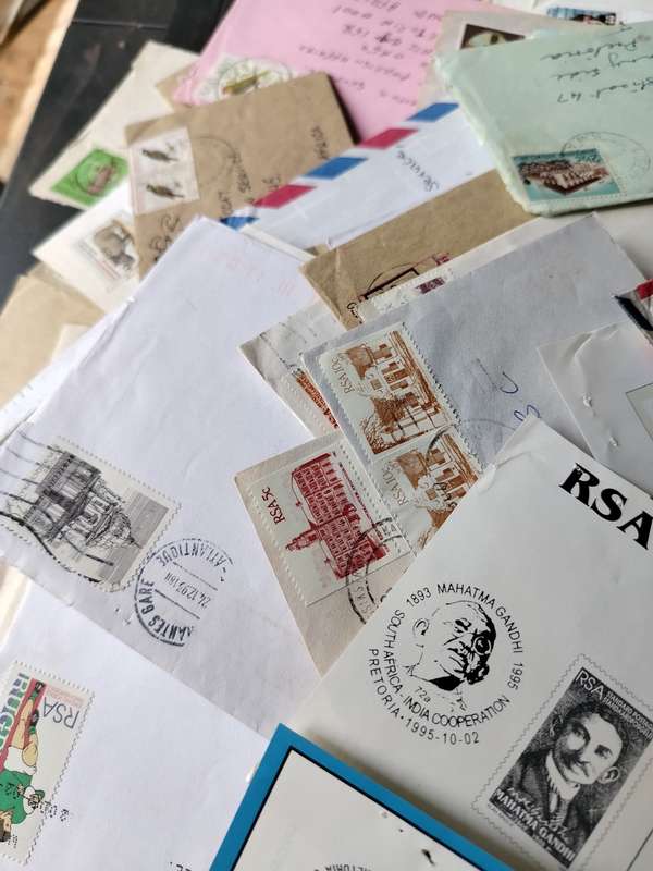 Lot of 100 Envelopes with stamps - RSA Africa - Europe - ETc (ENV057)