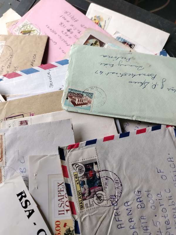 Lot of 100 Envelopes with stamps - RSA Africa - Europe - ETc (ENV057)