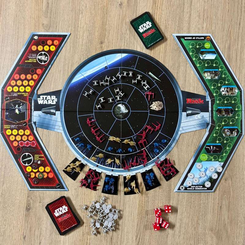 Hasbro Gaming Risk: Star Wars Edition