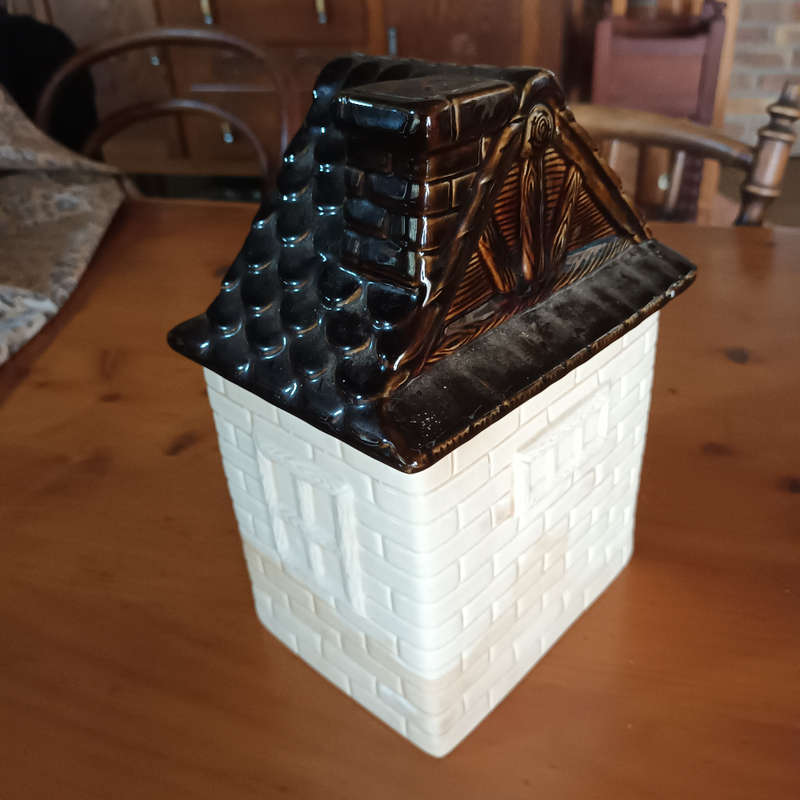 Cookie jar