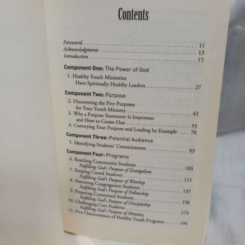 Purpose driven church ministry. Doug Fields. Christian book
