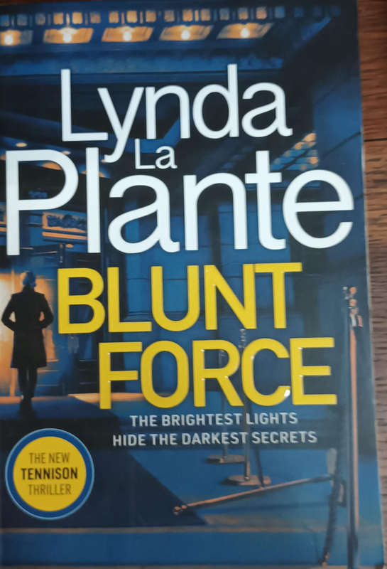 Blunt Force.  Lynda la Plante. Large size soft cover