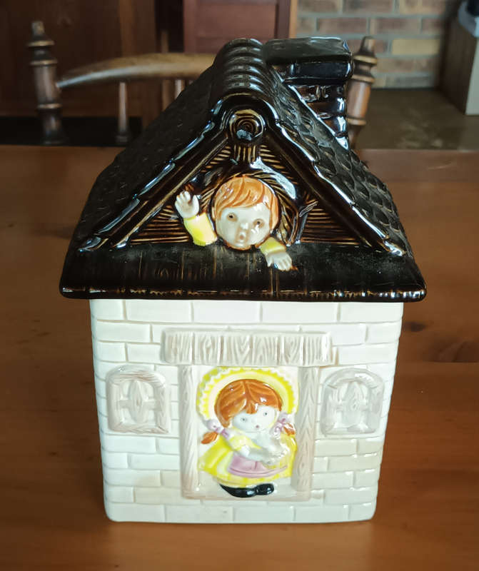 Cookie jar