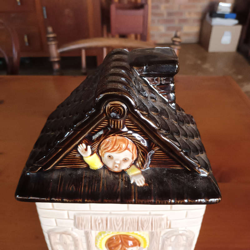 Cookie jar