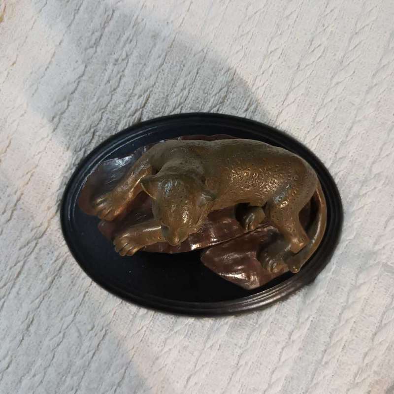 Cast Leopard