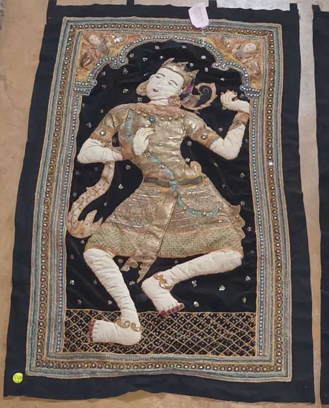 2 x Dancing figures (kalaga)